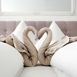 Sc 04 By Rockchair Apartments L Superhost Status L 4 Bedrooms Boxspringbeds 2 Bathrooms Balcony Elevator - Cozy Family & Business Flair Welcomes You!